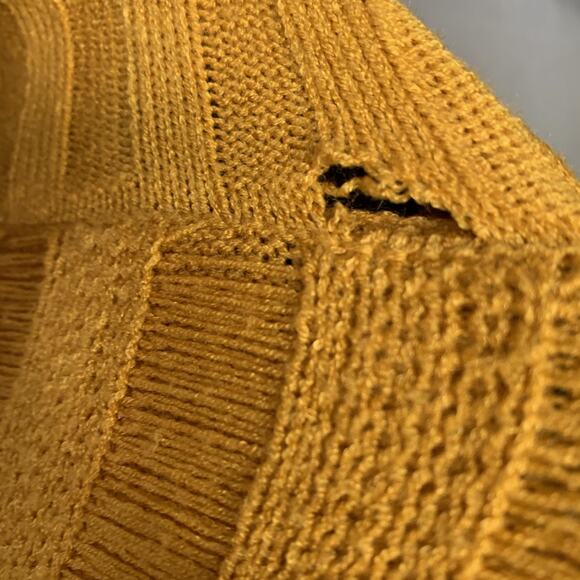 Gilli Yellow Turtleneck Sweater with Cuffed Long Sleeves High Low Size Medium - Picture 9 of 16